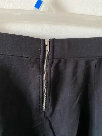 Falda corta negra H&M talla M - miniatura 4