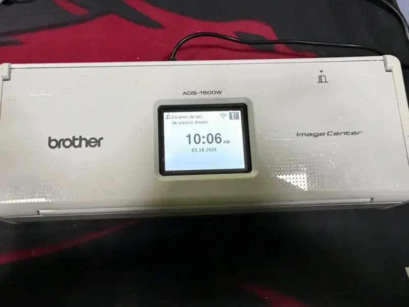 Escáner Brother ADS-1500W compacto y eficiente - 1