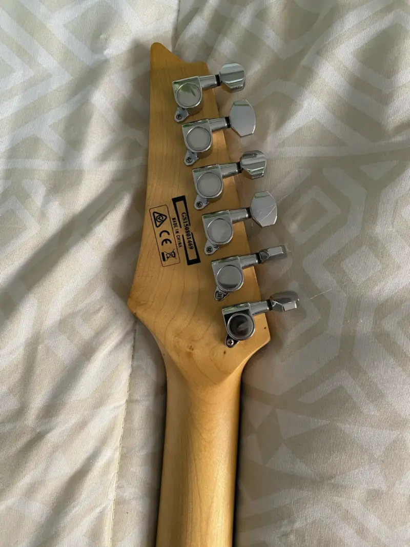 Guitarra Eléctrica Ibanez con Amplificador y Funda - 3