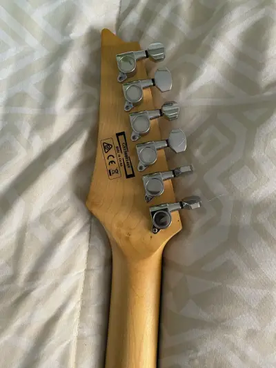 Guitarra Eléctrica Ibanez con Amplificador y Funda - miniatura 3