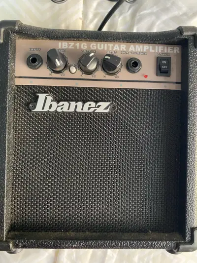 Guitarra Eléctrica Ibanez con Amplificador y Funda - miniatura 4