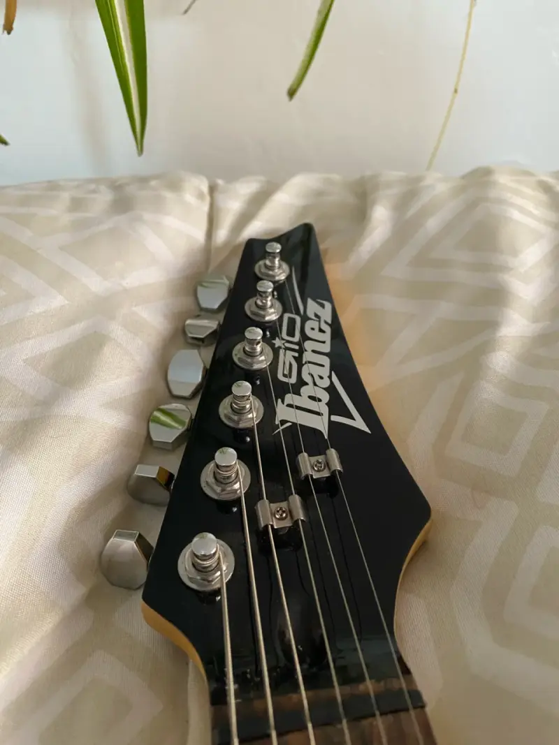 Guitarra Eléctrica Ibanez con Amplificador y Funda - 5