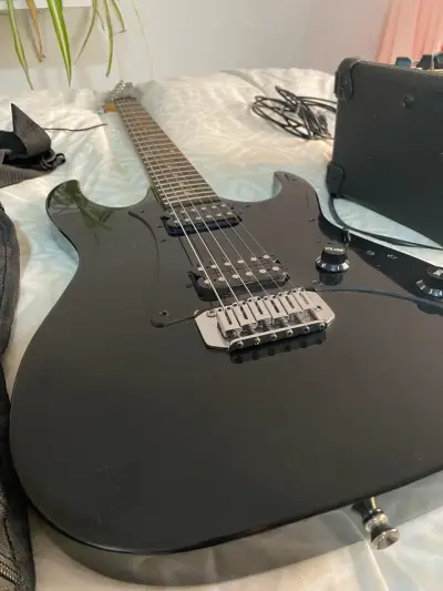 Guitarra Eléctrica Ibanez con Amplificador y Funda - miniatura 6