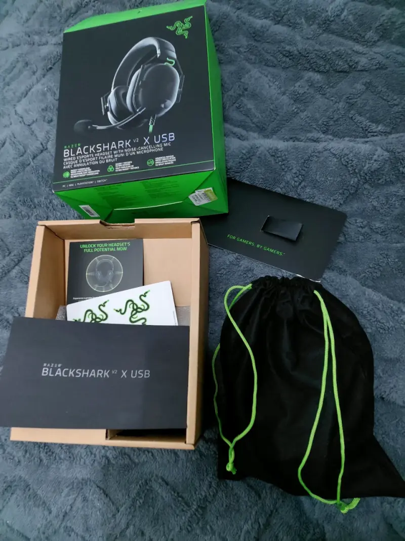 Audífonos Razer BlackShark V2 X USB con micrófono - 1