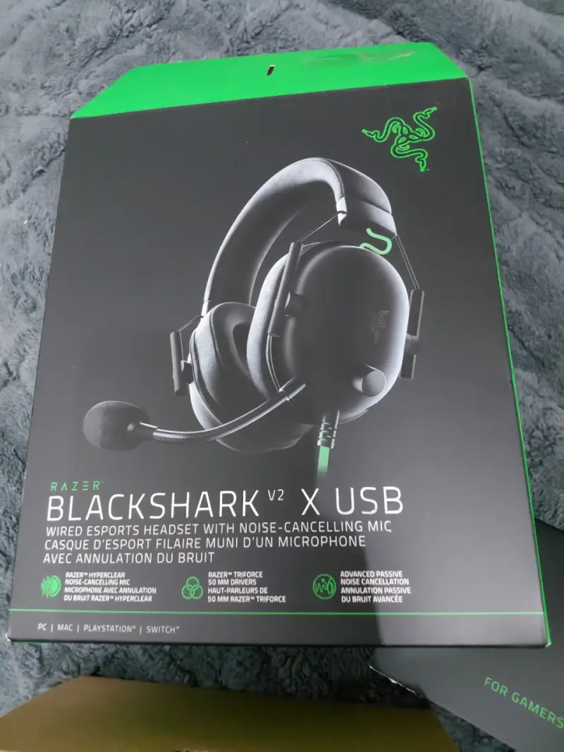 Audífonos Razer BlackShark V2 X USB con micrófono - 2