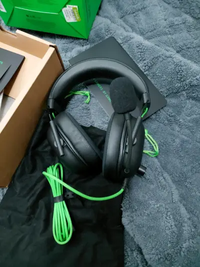 Audífonos Razer BlackShark V2 X USB con micrófono - miniatura 4