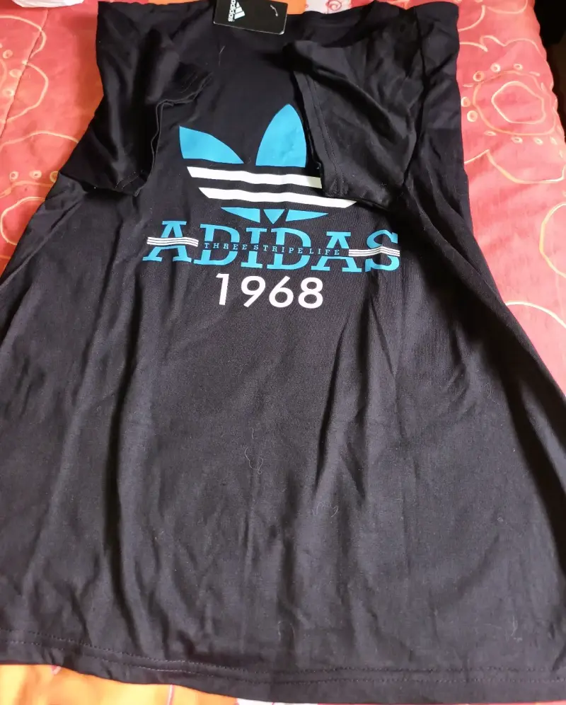 Polera negra Adidas con logo 1968 - 1