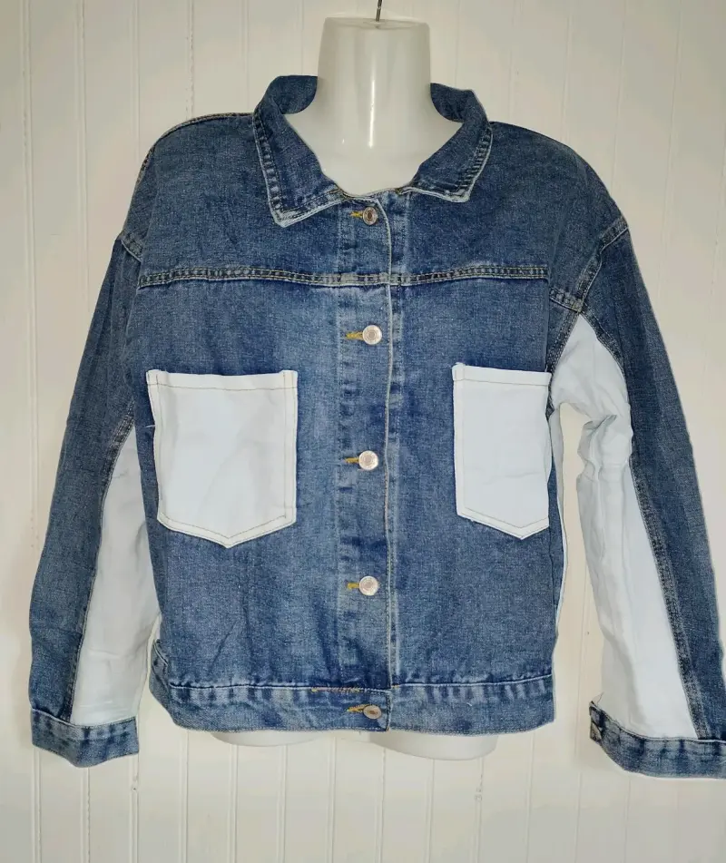 Chaqueta de mezclilla con bolsillos celestes - 1
