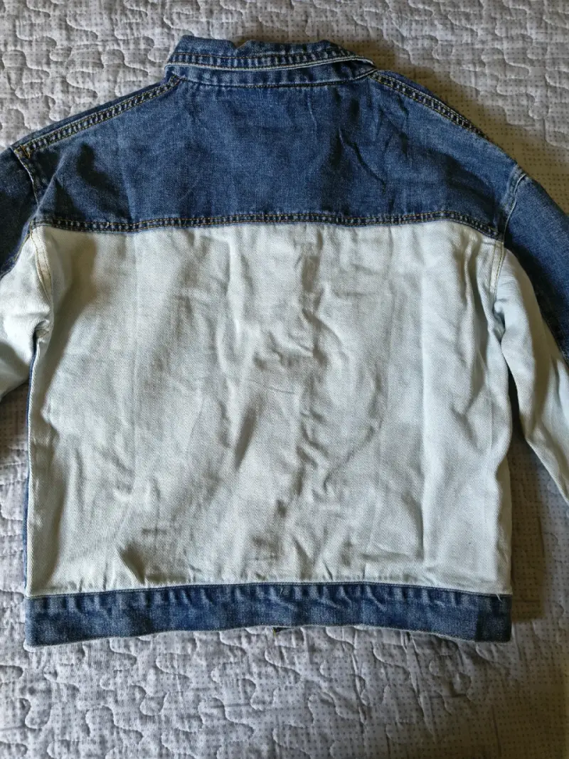 Chaqueta de mezclilla con bolsillos celestes - 2