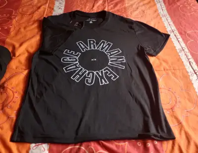Polera negra Armani Exchange con logo - miniatura 1