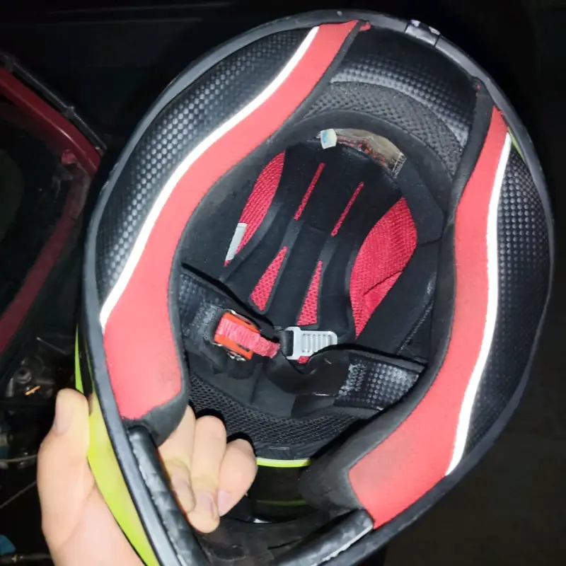 Casco de moto integral verde con diseño deportivo - 4