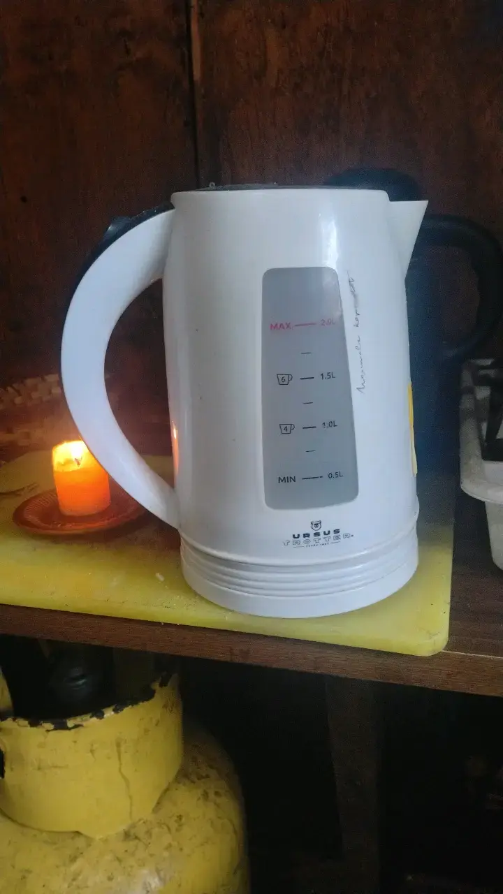 Hervidor eléctrico Ursus Trotter 2L blanco