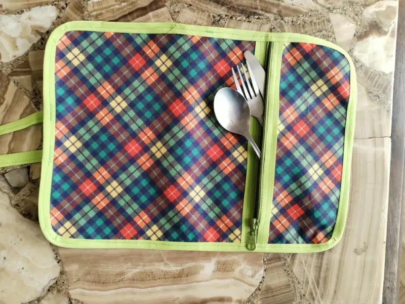 Individual con estuche para cubiertos - 1