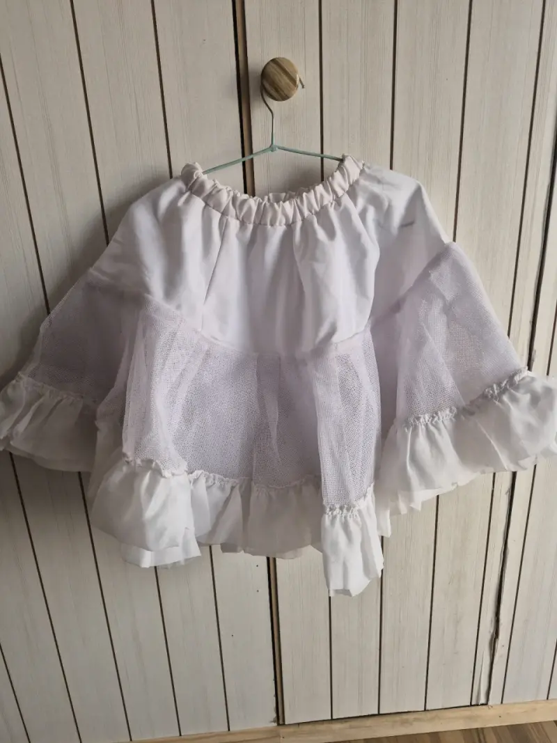 Vestido folclórico infantil con enagua y capa - 3