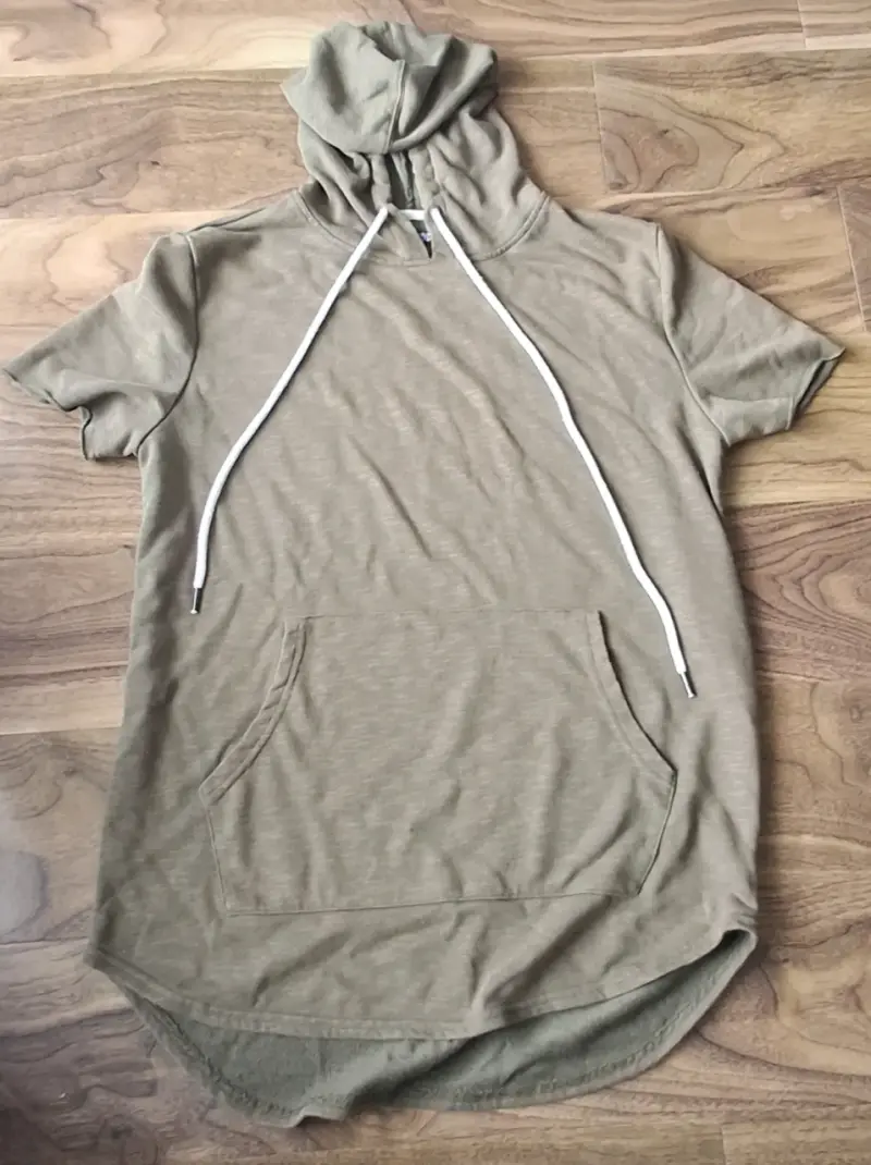 Polera con capucha verde oliva Elwood - 1