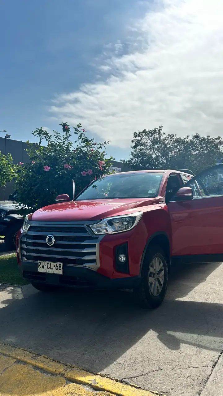 Camioneta SsangYong Musso Grand 2022 roja - 1
