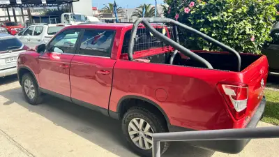 Camioneta SsangYong Musso Grand 2022 roja - miniatura 2