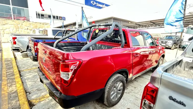 Camioneta SsangYong Musso Grand 2022 roja - 3