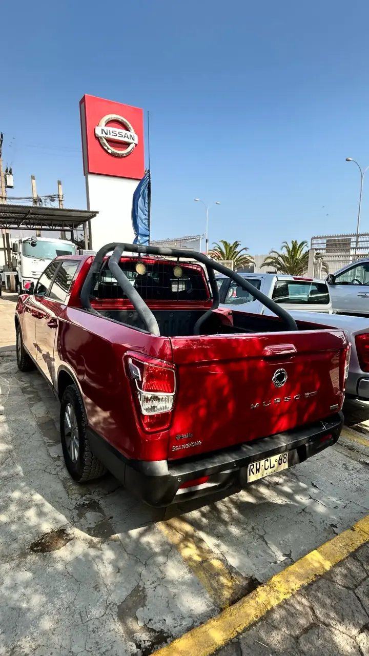 Camioneta SsangYong Musso Grand 2022 roja - 4