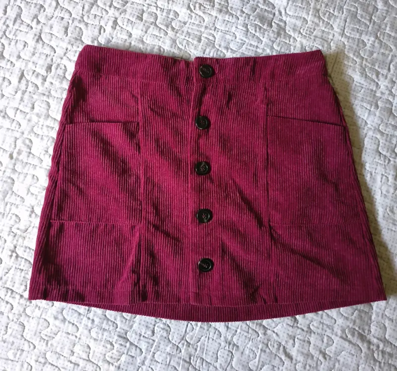 Falda de cotelé con botones