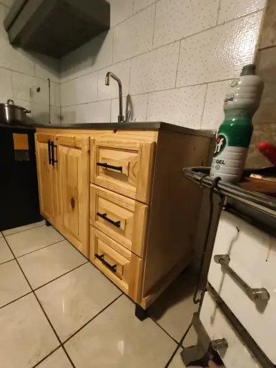 Mueble de cocina de madera - miniatura 1