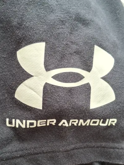 Polerón con capucha Under Armour negro - miniatura 2