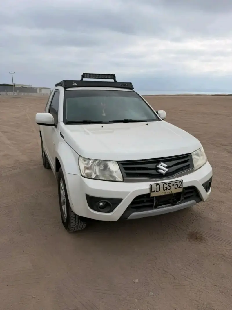 Suzuki Grand Vitara 4x4 en buen estado - 1