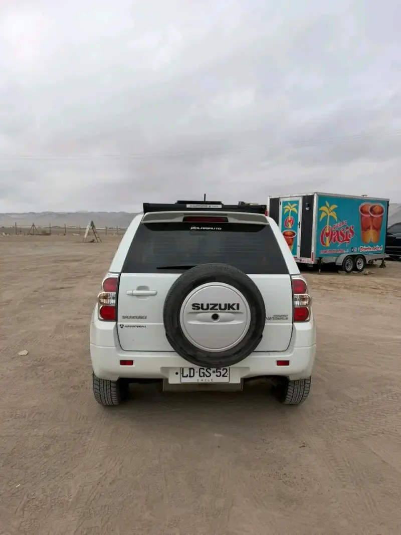 Suzuki Grand Vitara 4x4 en buen estado - 2