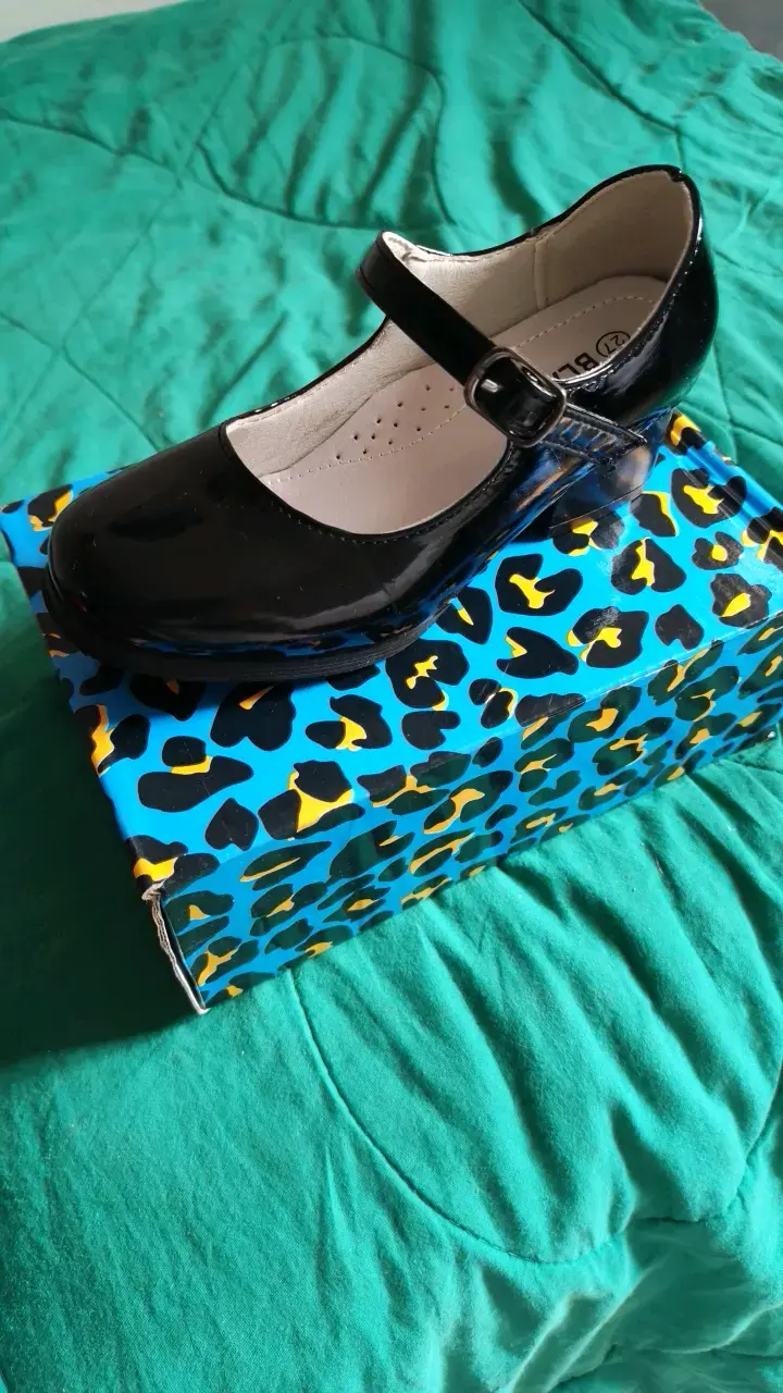 Zapatos de charol negro para niña con hebilla - 1