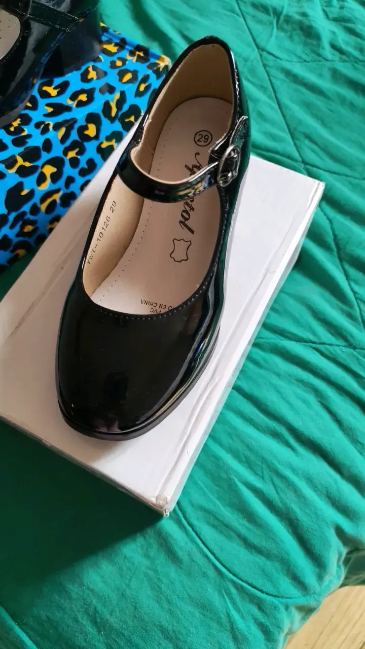 Zapatos de charol negro para niña con hebilla - 2