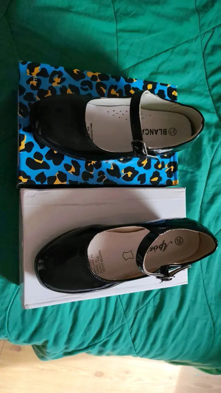 Zapatos de charol negro para niña con hebilla - 3