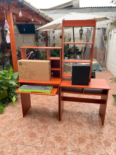 PC Lenovo +tres muebles de escritorio - miniatura 1