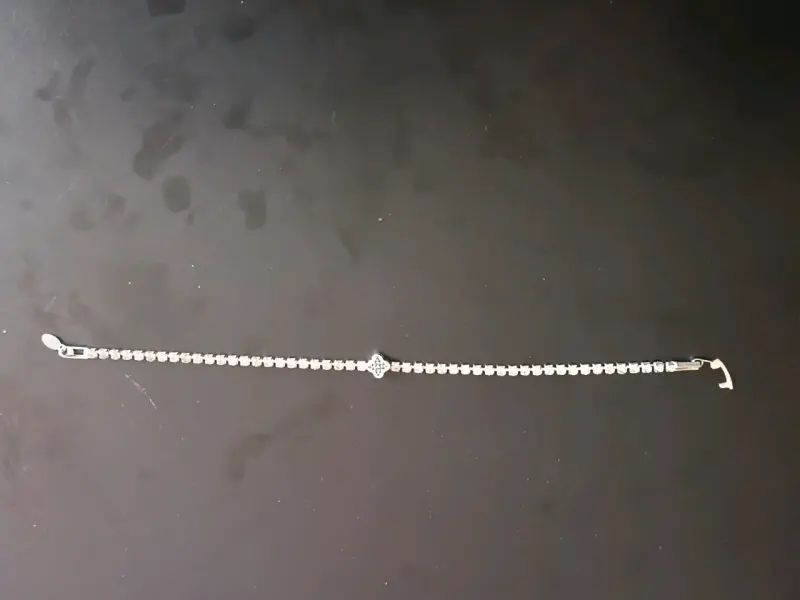 Pulsera de plata con diseño elegante - 1