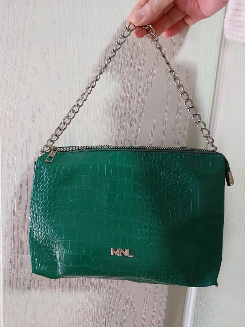 Cartera de mano verde