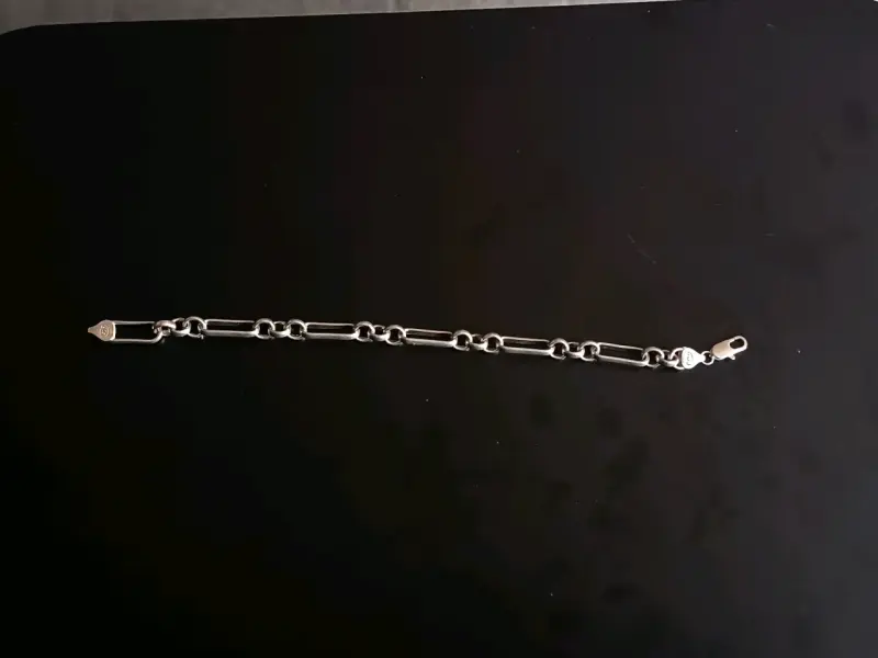Pulsera de acero inoxidable con diseño moderno - 2