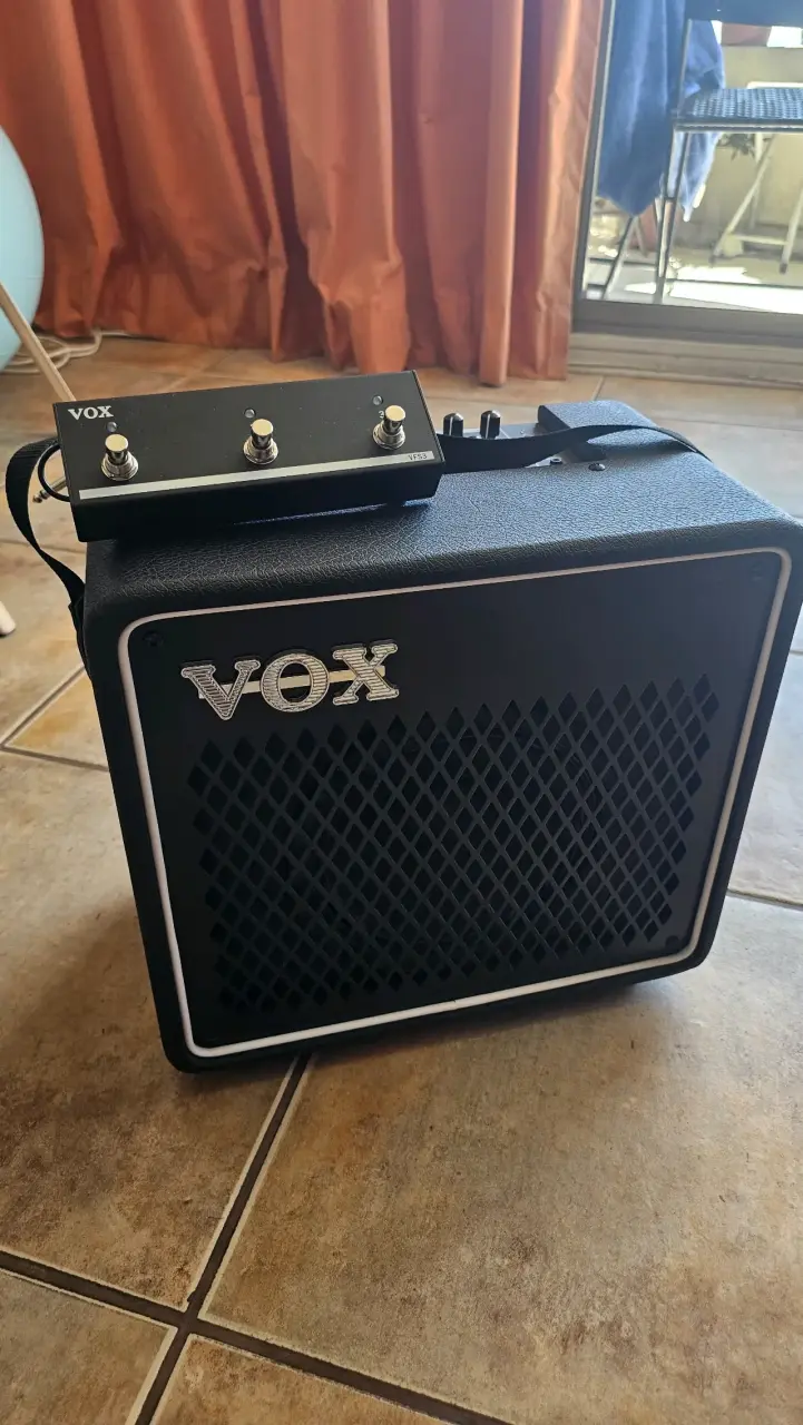 Amplificador Vox Mini Go 50 c/ footswitch original - 1
