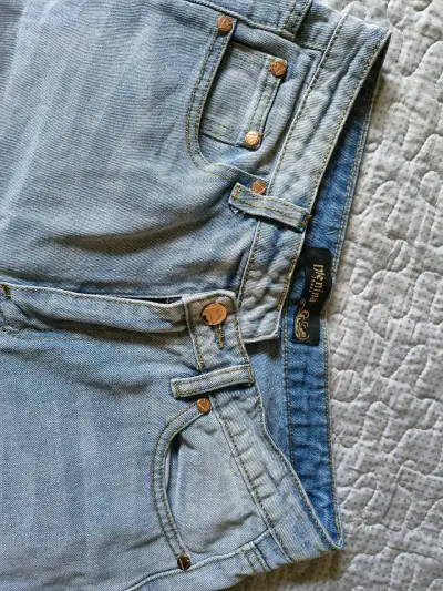 Jeans de mezclilla azul claro para mujer - miniatura 1