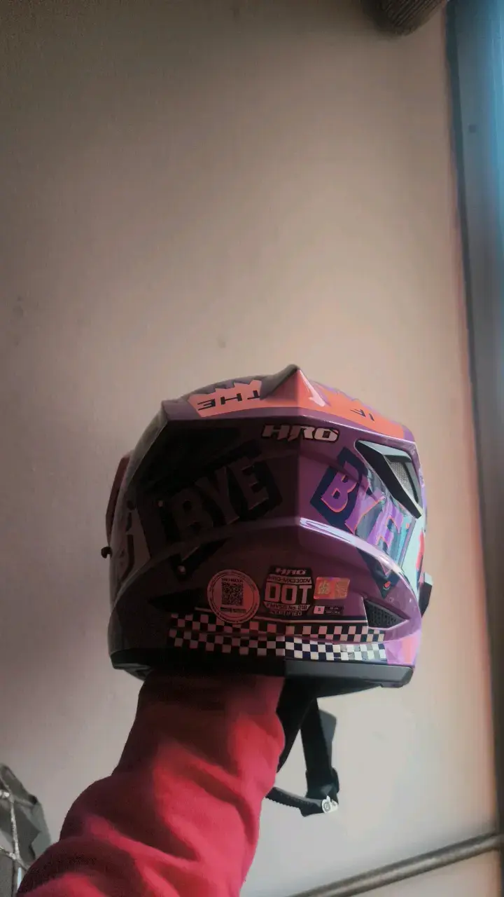 Casco de motocross con diseño gráfico y visera - 5