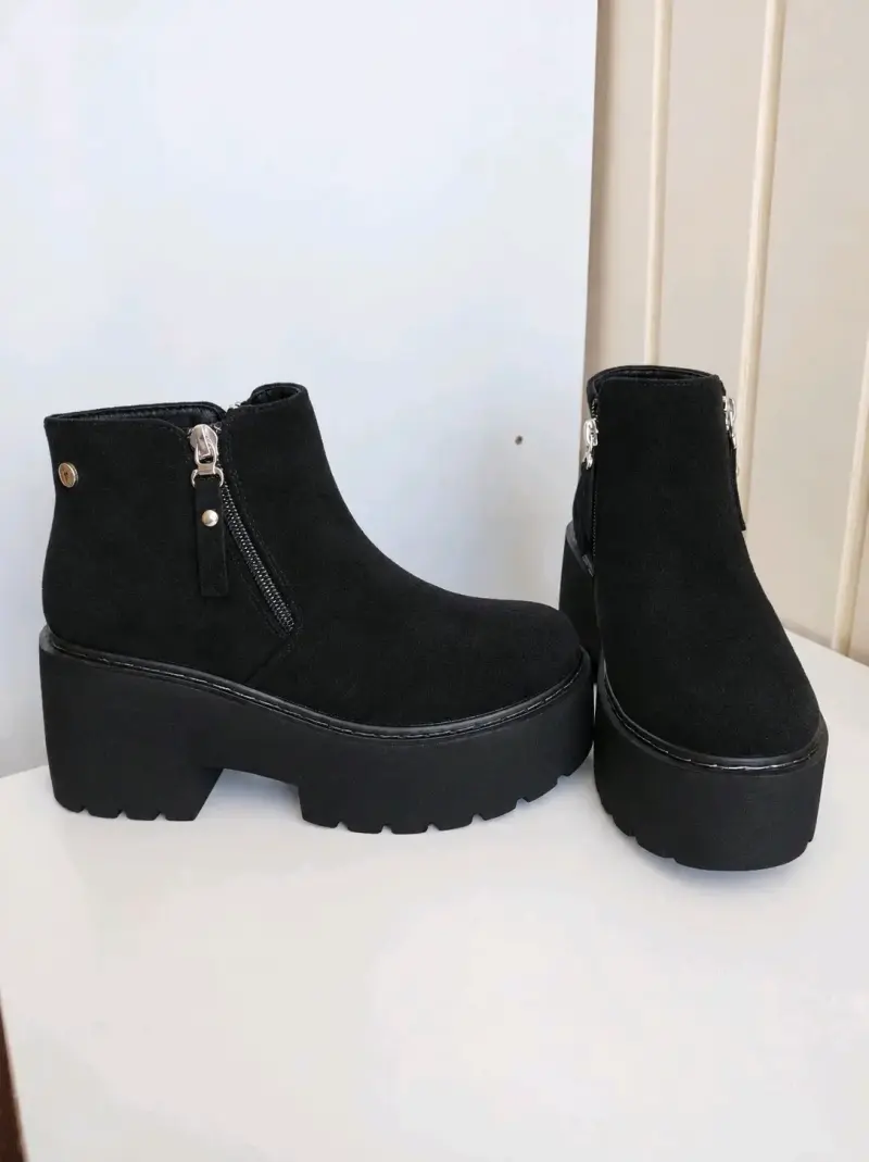 Botines Negros de Plataforma con Cierre Lateral