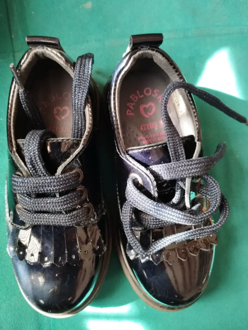 Zapatos de charol para niña Pablosky negros - 2