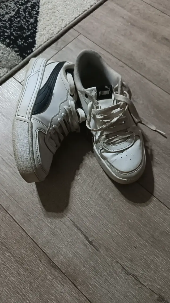 Zapatillas deportivas Puma blancas y negras - 1