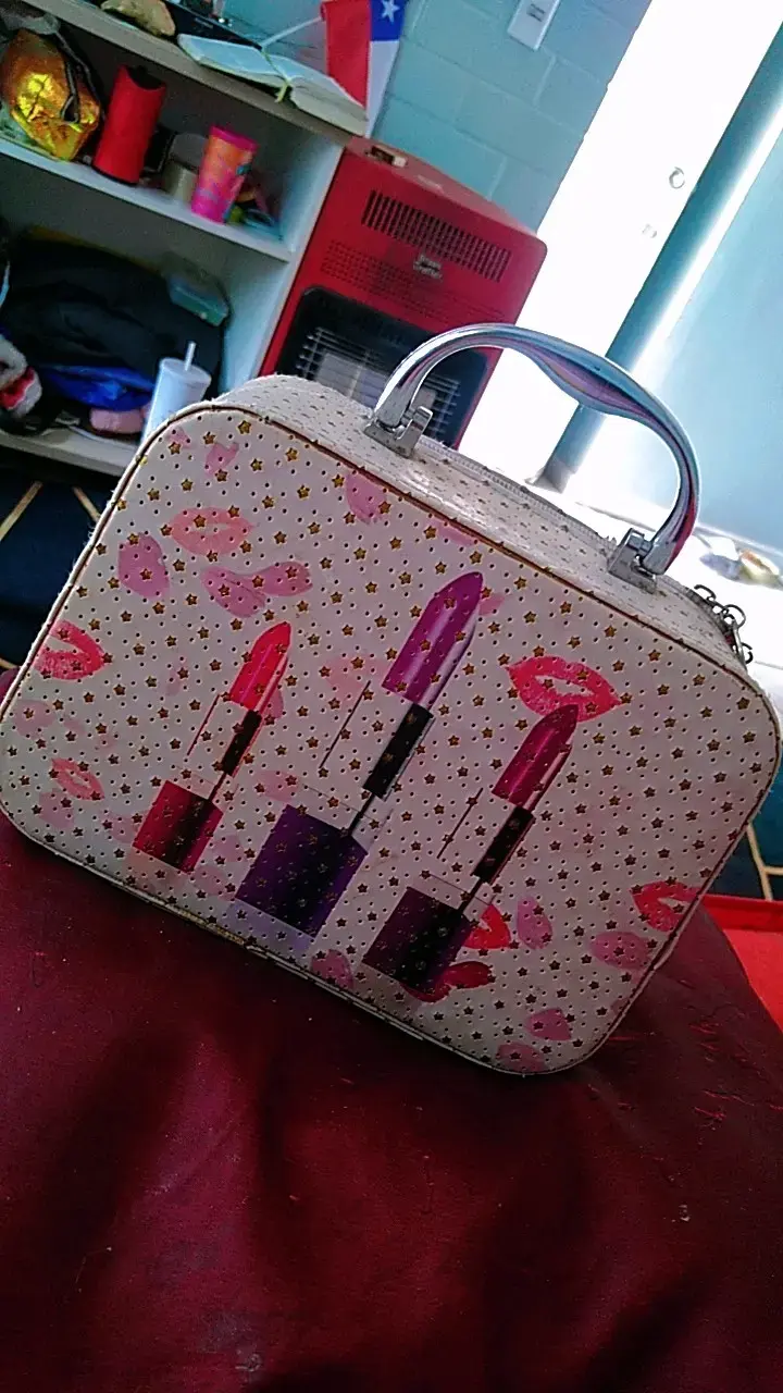 Maletín de maquillaje con diseño de labios - 1