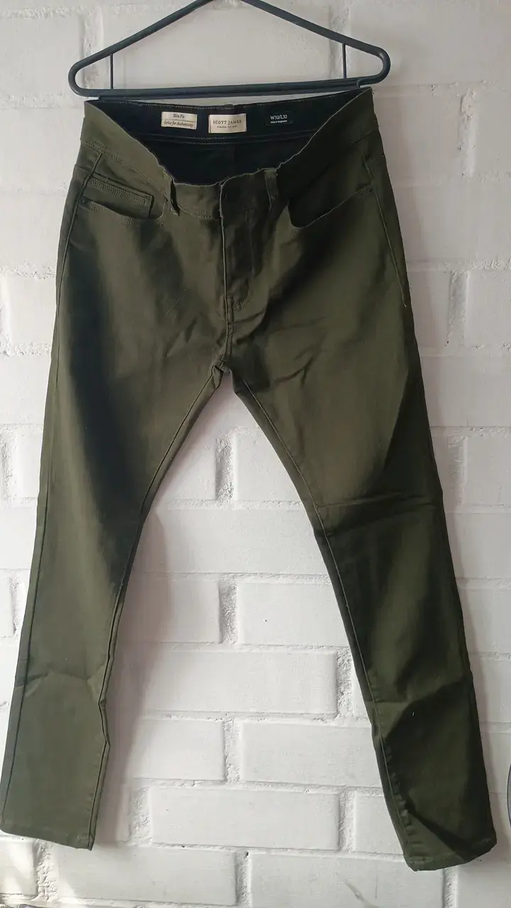 Pantalones verde oliva Scott James slim fit