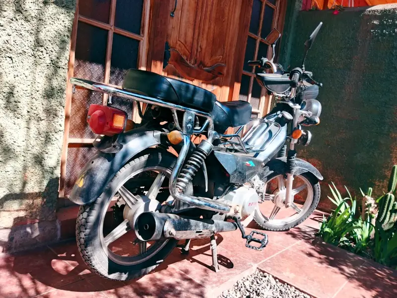 Moto scooter Boji negra en buen estado - 2