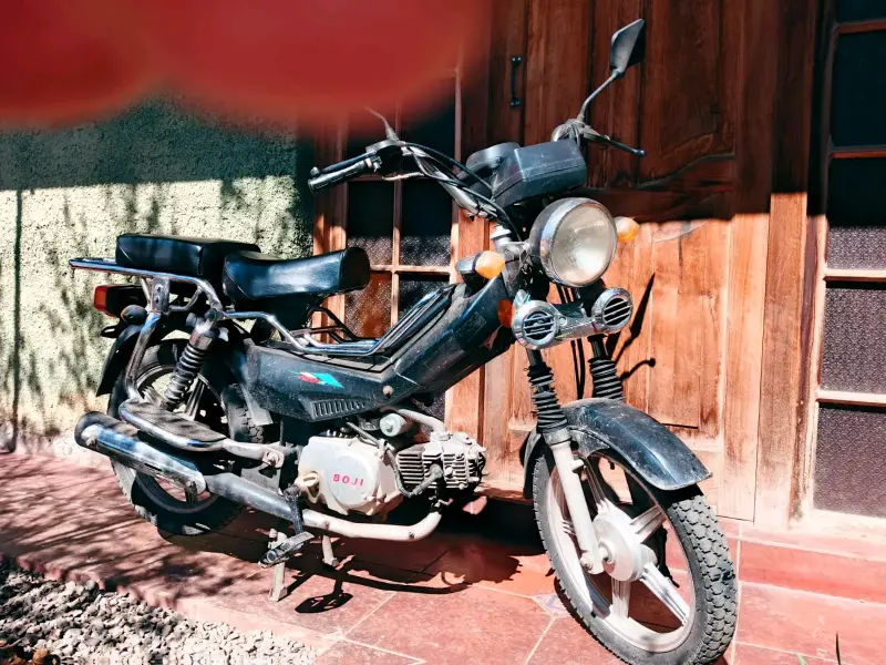 Moto scooter Boji negra en buen estado - 3