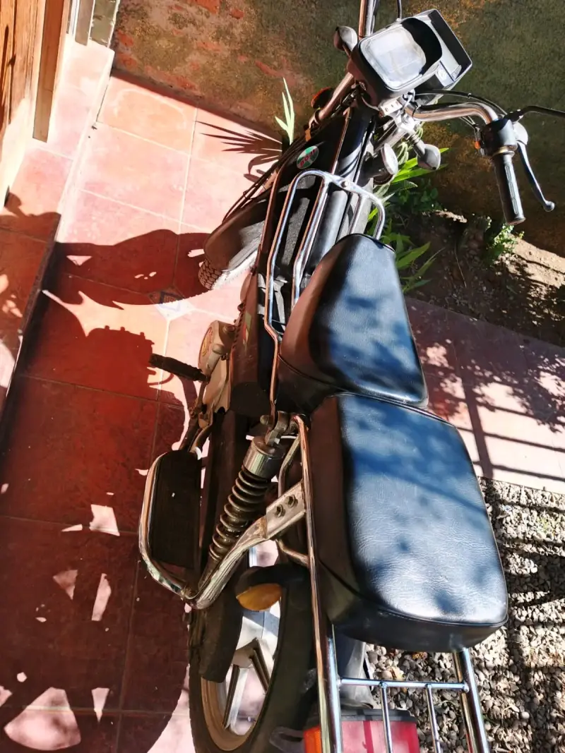 Moto scooter Boji negra en buen estado - 5