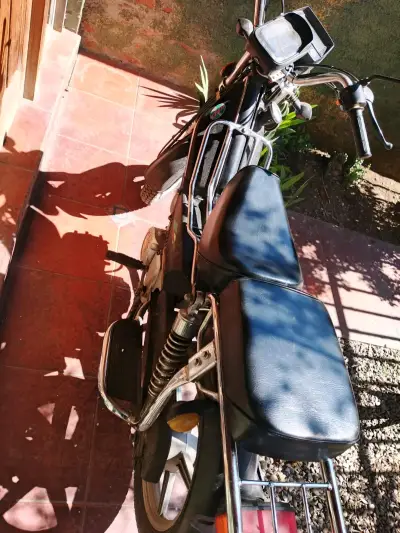 Moto scooter Boji negra en buen estado - miniatura 5