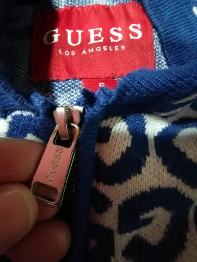 Polerón con capucha Guess azul estampado - miniatura 2