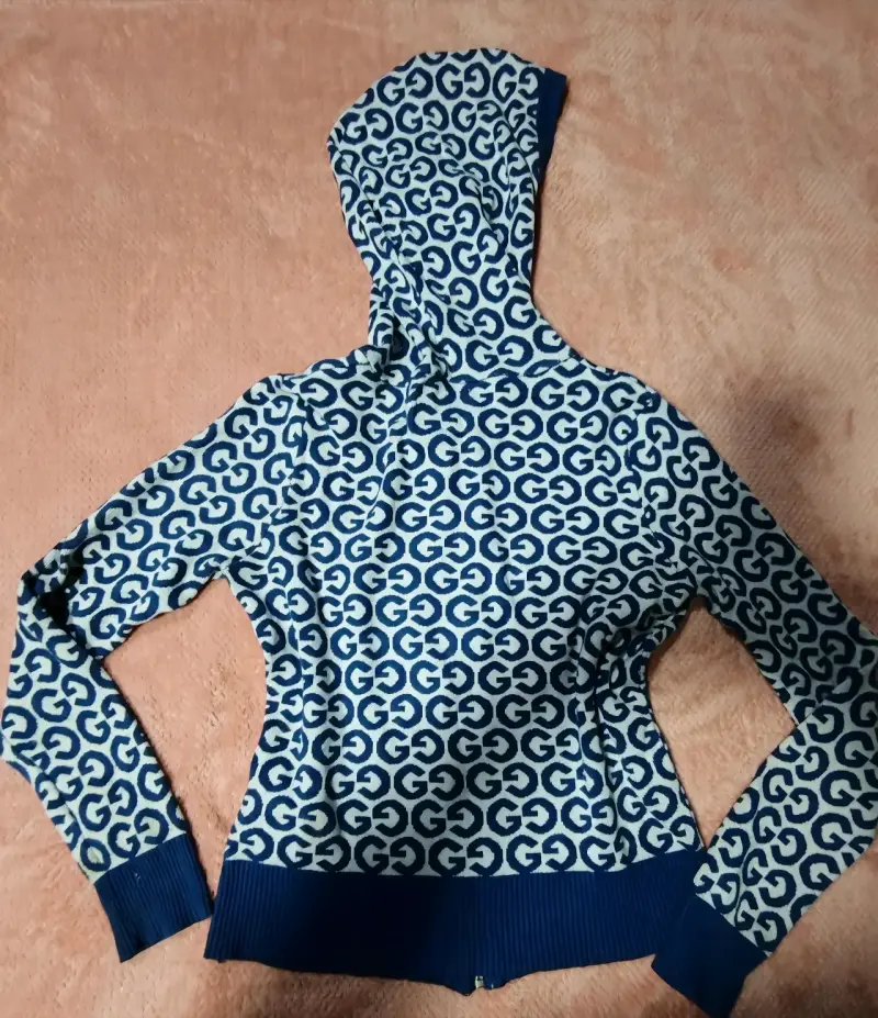 Polerón con capucha Guess azul estampado - 3