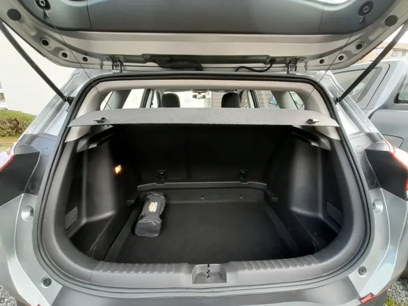 Chevrolet Tracker Año 2024 Modelo 1.2T LS MT R - 6